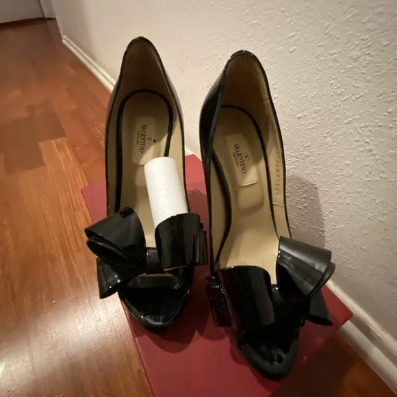 Valentino With Bow Black Patent Leather Platform Heels 36.5 - Picture 3 of 9